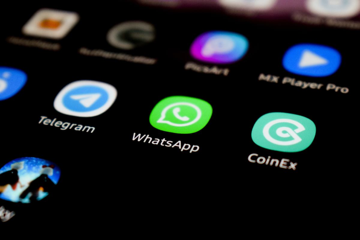 conosci la funzione di whatsapp per salvare i messaggi?