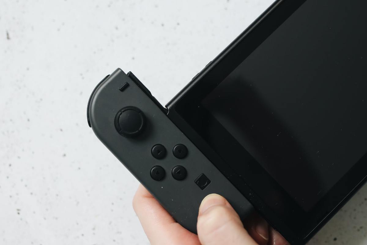 puoi avere una console portatile come nintendo switch con un accessorio low cost